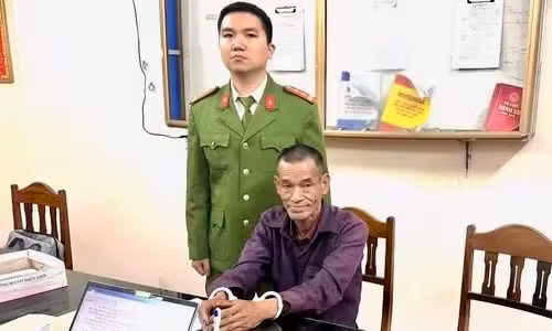 Đối tượng cầm AK vùng vàng Bãi Tranh sa lưới -0