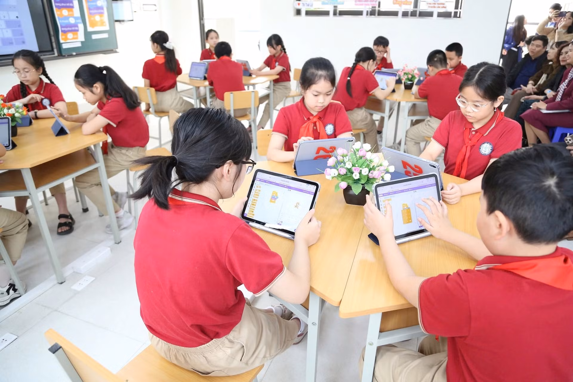 Thí điểm cho học sinh lớp 1, lớp 2 làm quen với tiếng Trung Quốc, Nhật Bản và Hàn Quốc -0