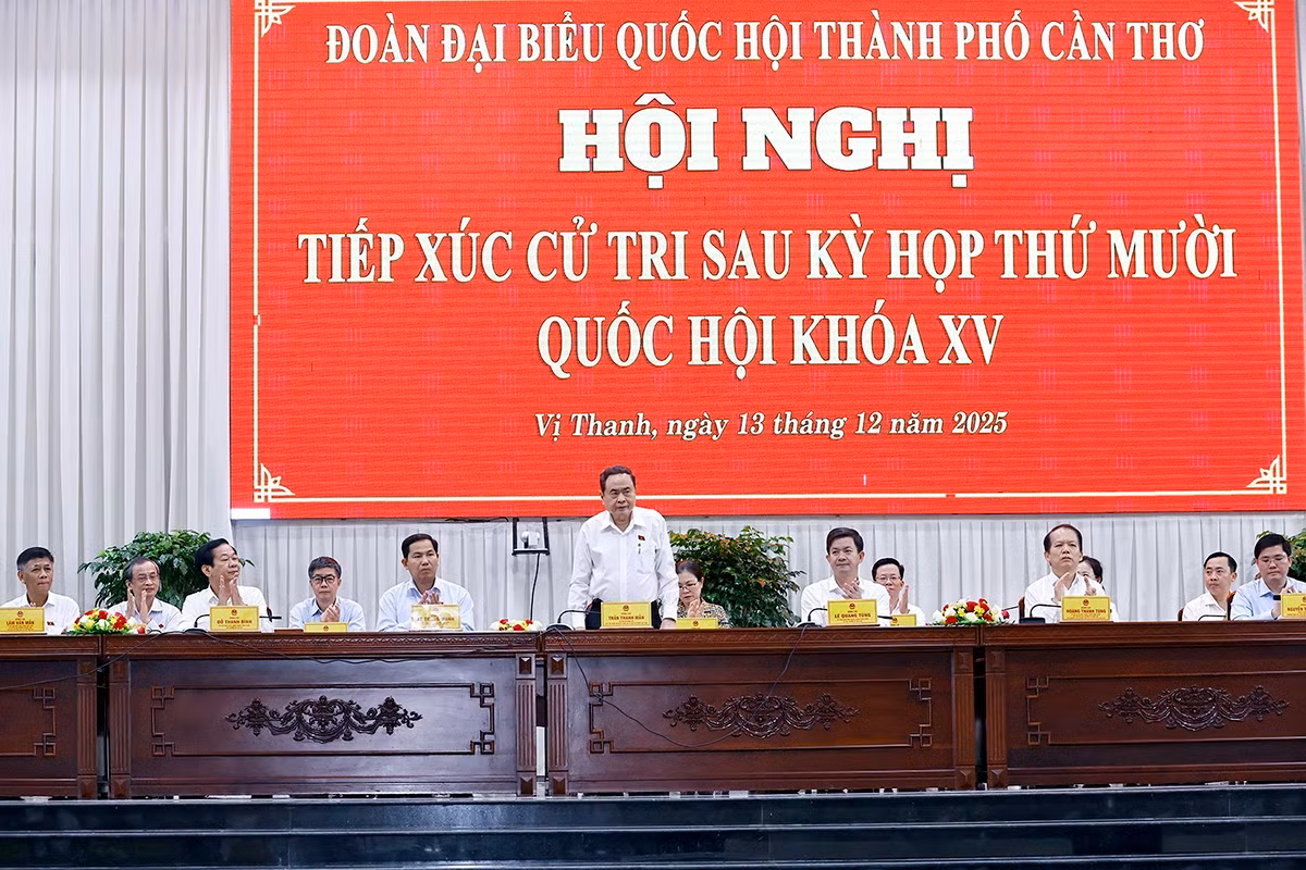 vna_potal_chu_tich_quoc_hoi_tran_thanh_man_tiep_xuc_cu_tri_sau_ky_hop_thu_10_tai_thanh_pho_can_tho_8469247.jpg -0