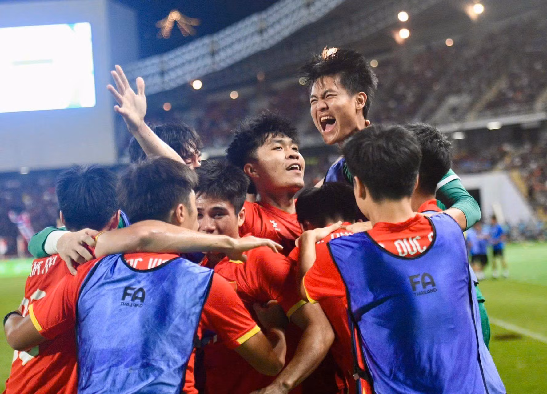 Thủ tướng gửi thư chúc mừng Đội tuyển bóng đá nam U22 và Đội tuyển nữ Futsal quốc gia Việt Nam giành Huy chương Vàng SEA Games 33 -0