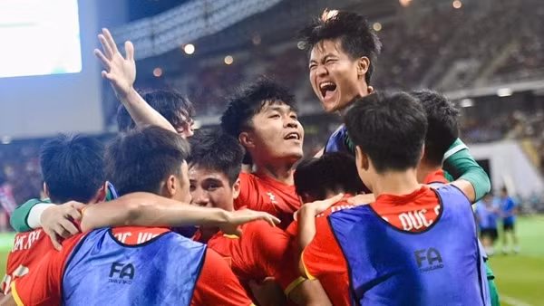Thủ tướng gửi thư chúc mừng Đội tuyển bóng đá nam U22 và Đội tuyển nữ Futsal giành Huy chương Vàng SEA Games 33
