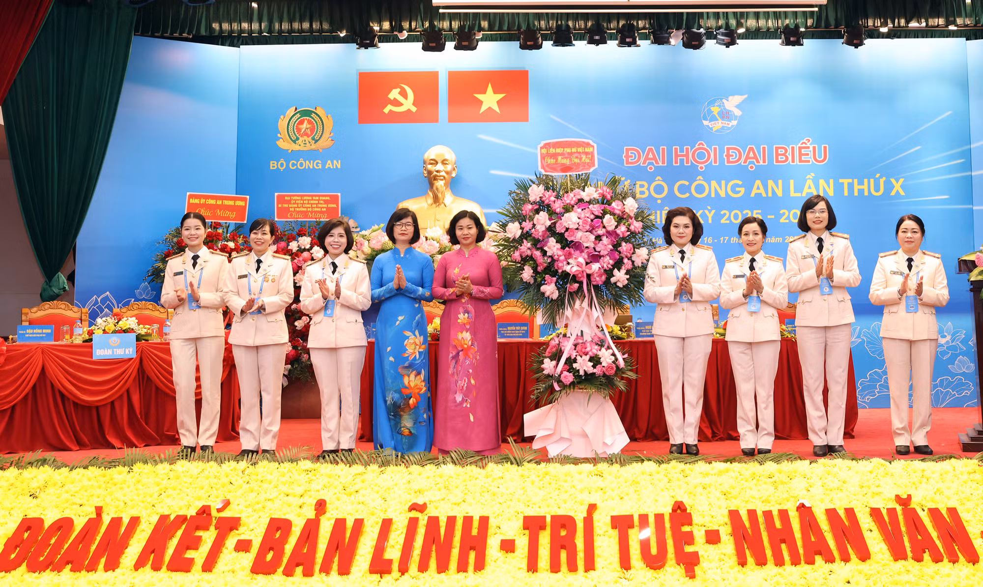 Giữ lửa hậu phương, vững vàng tuyến đầu -0