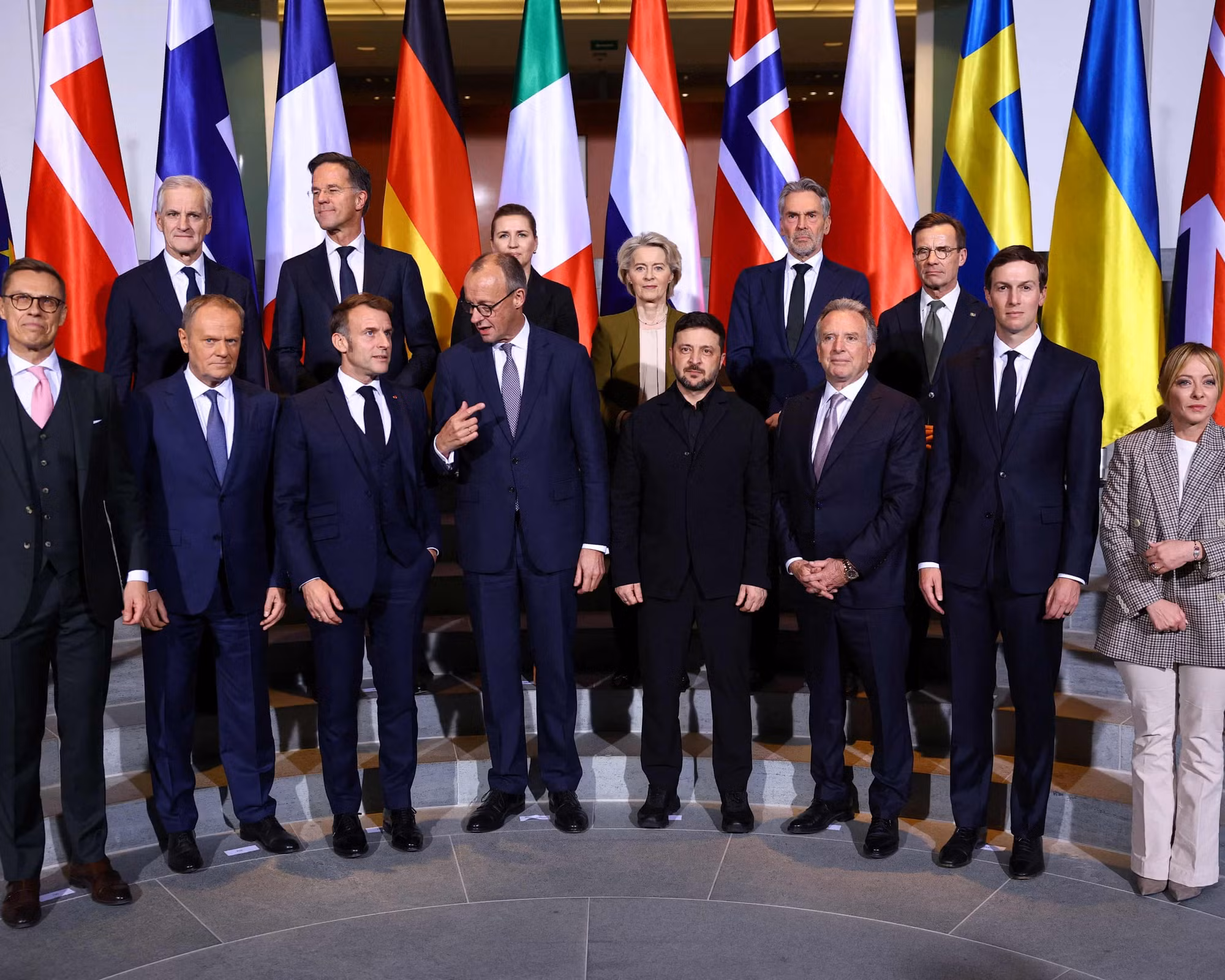 Tổng thống Trump: Hòa bình cho Ukraine đang rất gần! -0