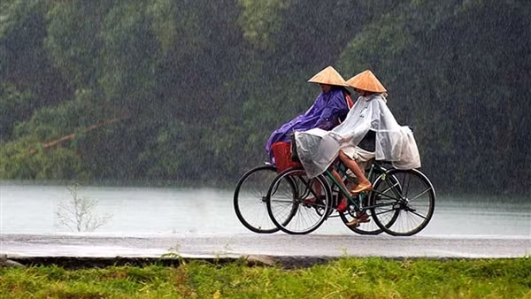 Miền Bắc mưa giông diện rộng, Nam Bộ nhiệt độ cao 37 độ C
