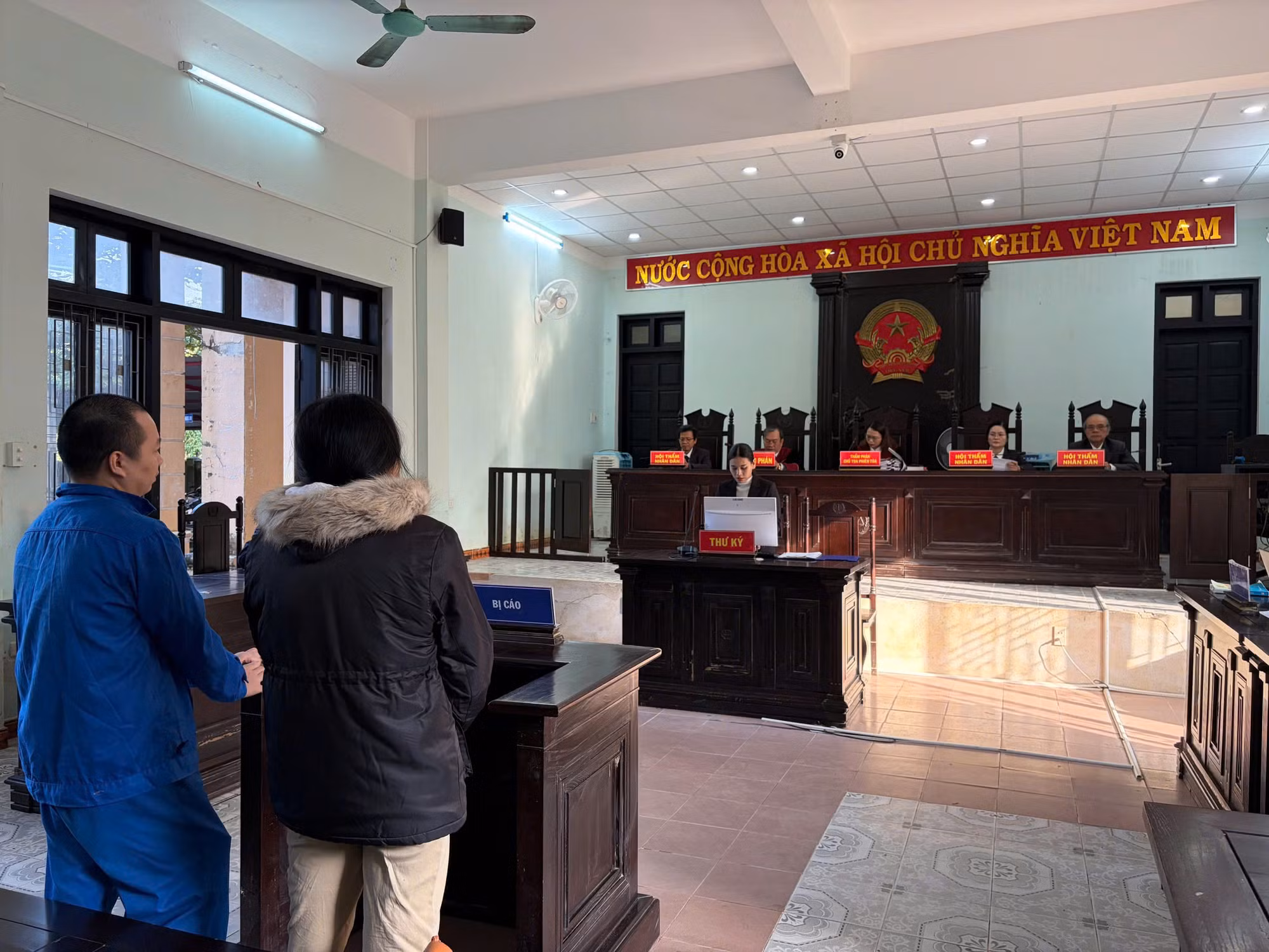 Lên kịch bản đầu tư “ảo”, 2 bị cáo lừa hơn 7 tỷ đồng -0