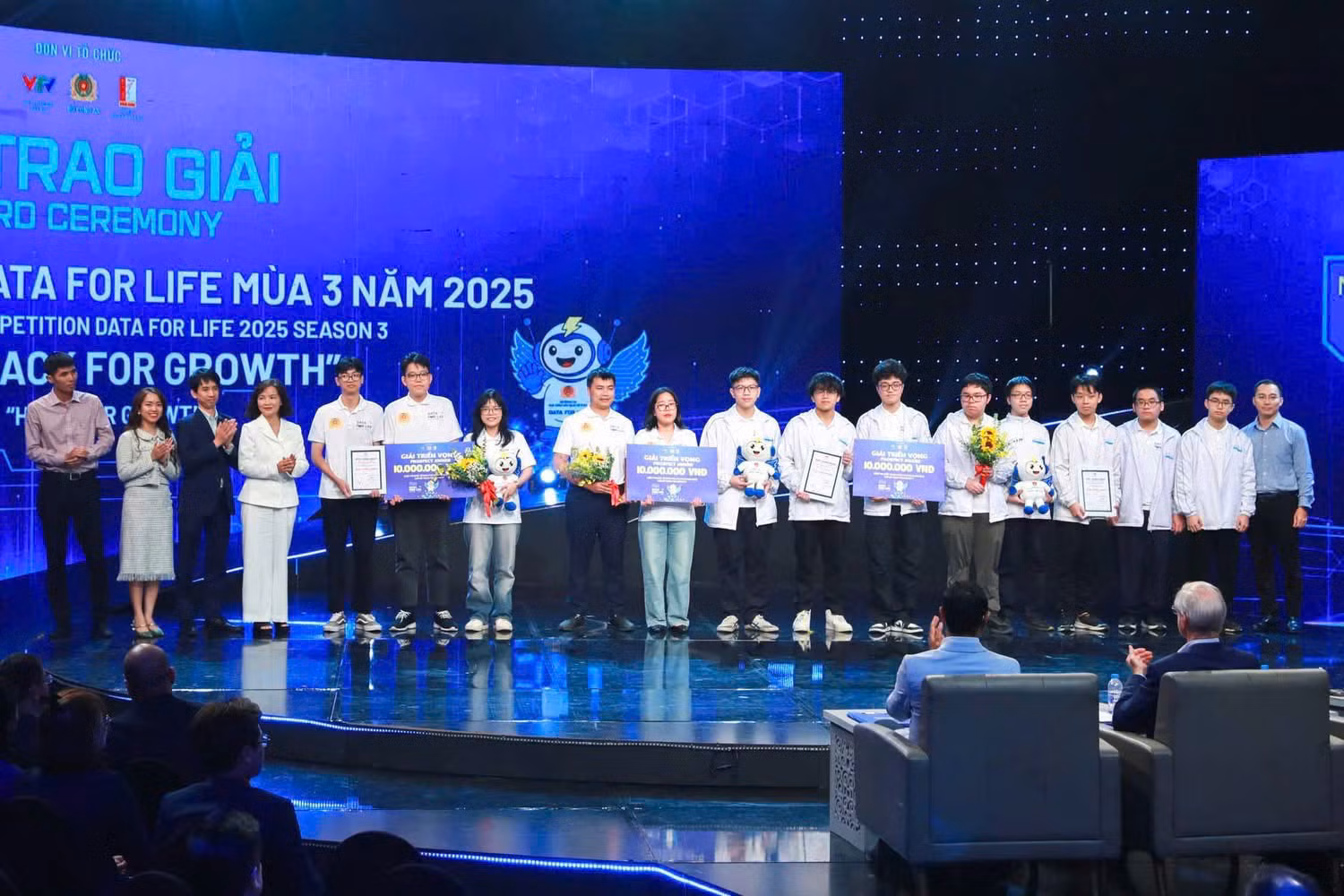 Chung kết Cuộc thi Data for Life – Hack for Growth mùa 3 năm 2025 -0