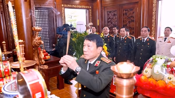 Đảng uỷ Công an Trung ương, Bộ Công an dâng hương tưởng niệm Chủ tịch Hồ Chí Minh