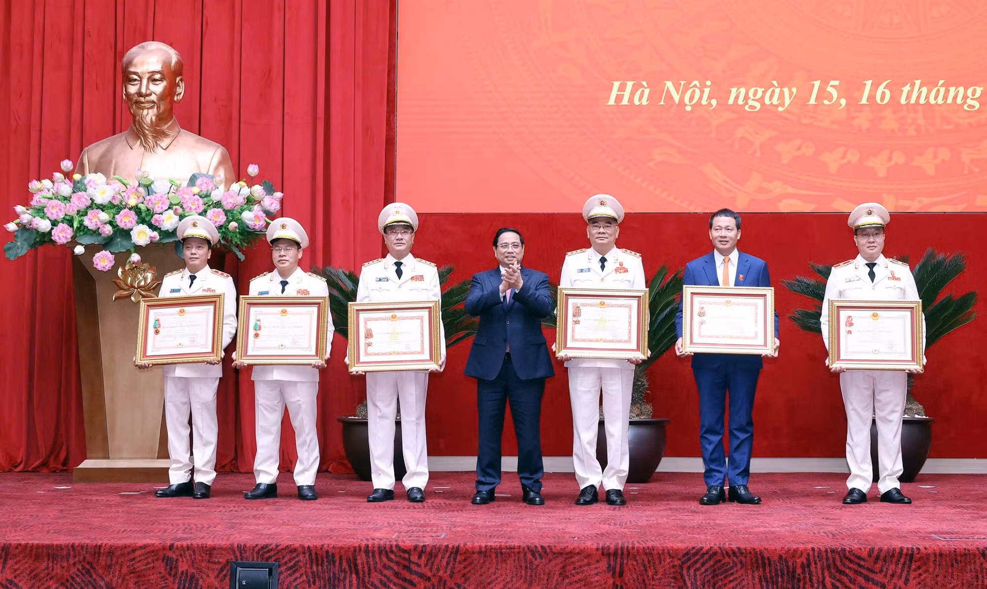 Trao danh hiệu 
