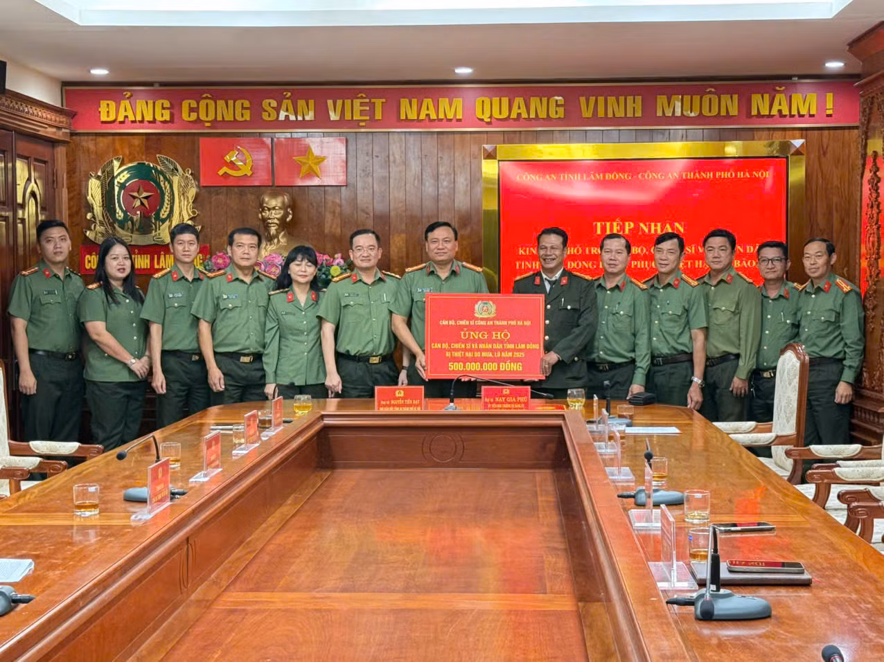 Công an Thủ đô chia sẻ khó khăn với Lâm Đồng -0