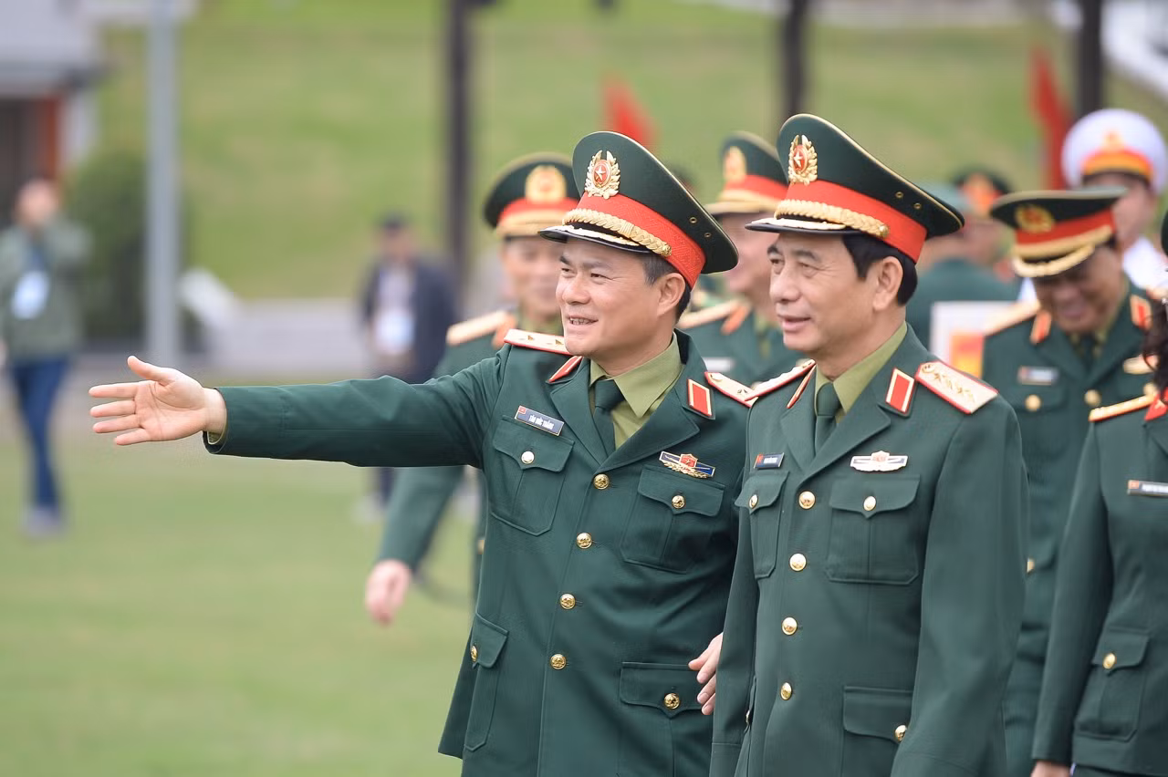 Bộ trưởng Bộ Quốc phòng Phan Văn Giang gặp mặt, động viên CLB Thể Công - Viettel -0