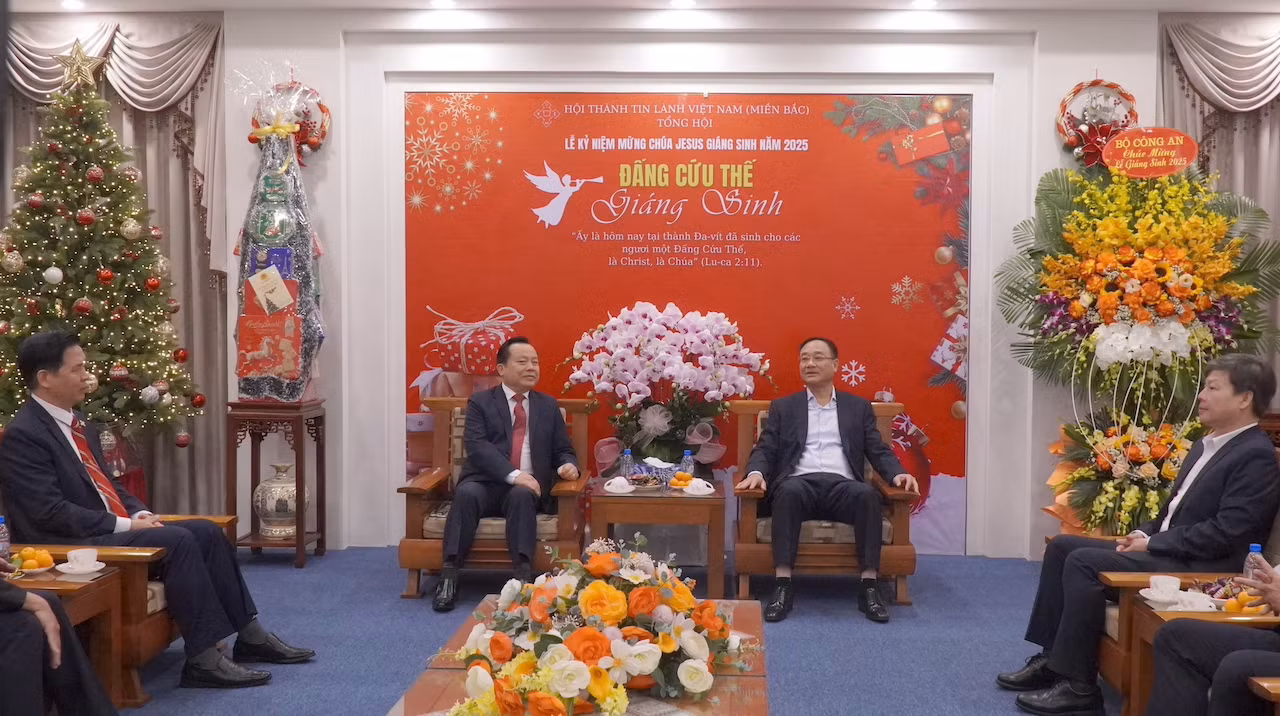 Thứ trưởng Phạm Thế Tùng chúc mừng các chức sắc, tín đồ Công giáo và Tin lành nhân Lễ Giáng sinh -0