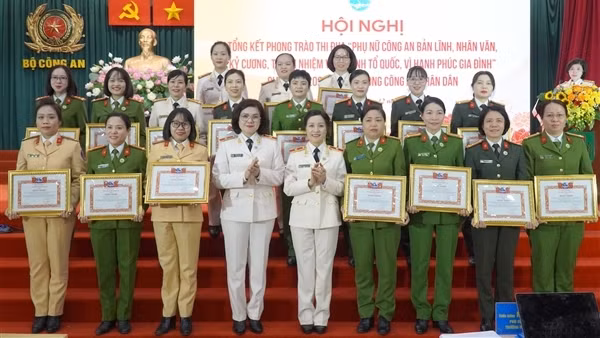 Nâng cao hiệu quả các phong trào thi đua trong Phụ nữ CAND
