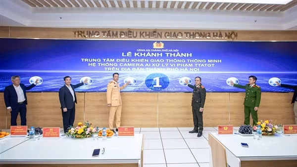 Công an TP Hà Nội chính thức vận hành Trung tâm điều khiển giao thông mới