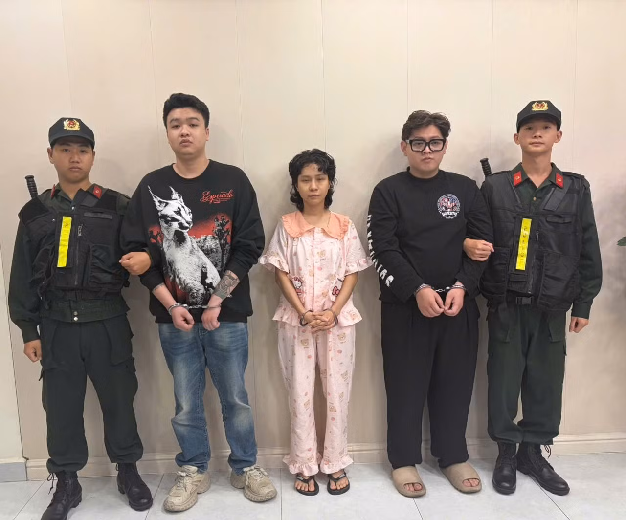 Triệt phá đường dây buôn bán trái phép khí cười với phương thức tinh vi -0