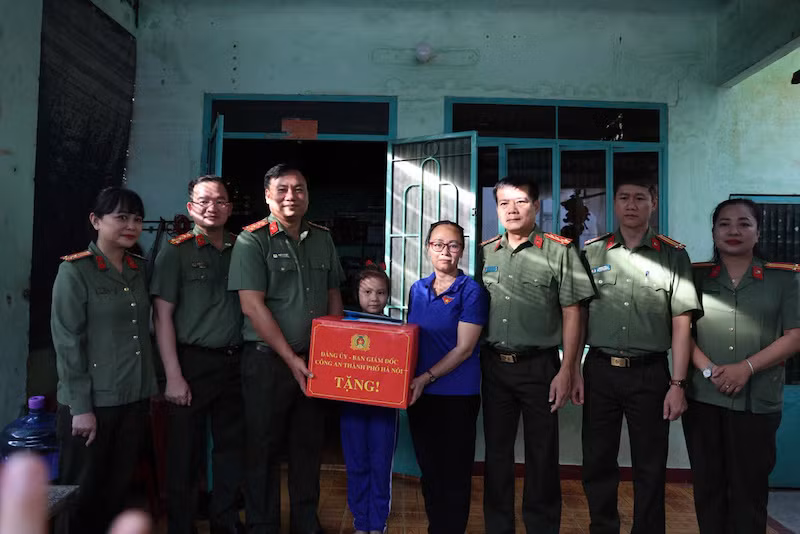 Hành trình nghĩa tình của Công an Thủ đô -1