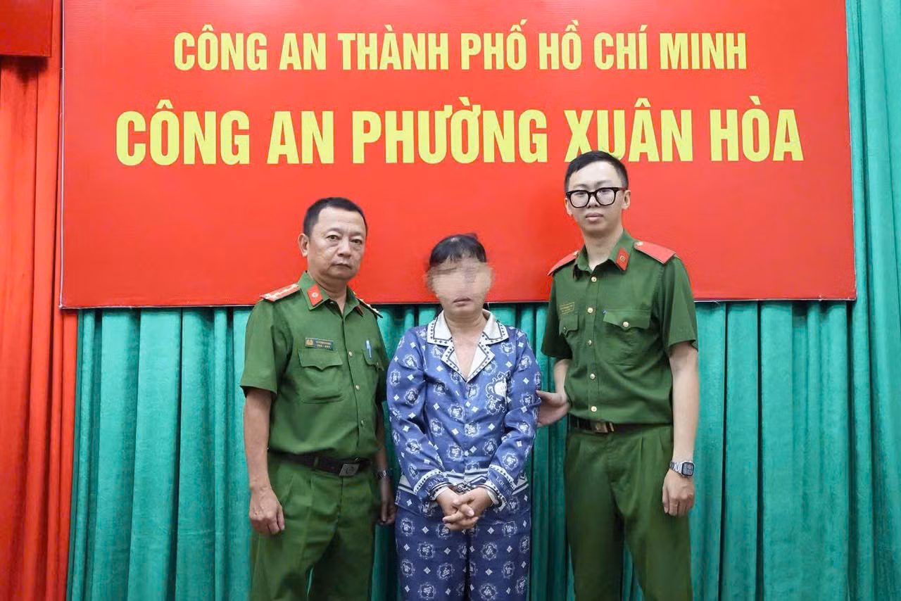 Bắt người giúp việc trộm lắc vàng, dây chuyền của chủ nhà, giấu trong bồn vệ sinh -0