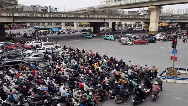 Hơn 1.800 camera AI ở Hà Nội hoạt động, người dân tham gia giao thông trật tự hơn