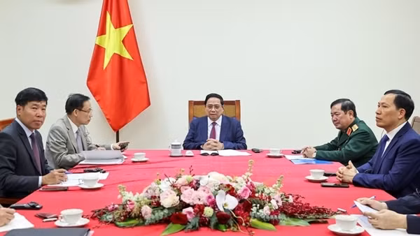 Thủ tướng Phạm Minh Chính điện đàm với Thủ tướng Malaysia