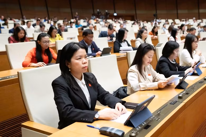 Lao động nữ sinh con thứ hai được nghỉ 7 tháng, ưu tiên mua nhà xã hội người có 2 con đẻ -0