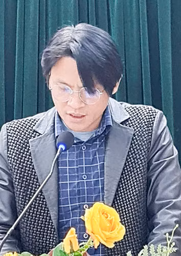 “Thầy già, con hát cũng già” -0