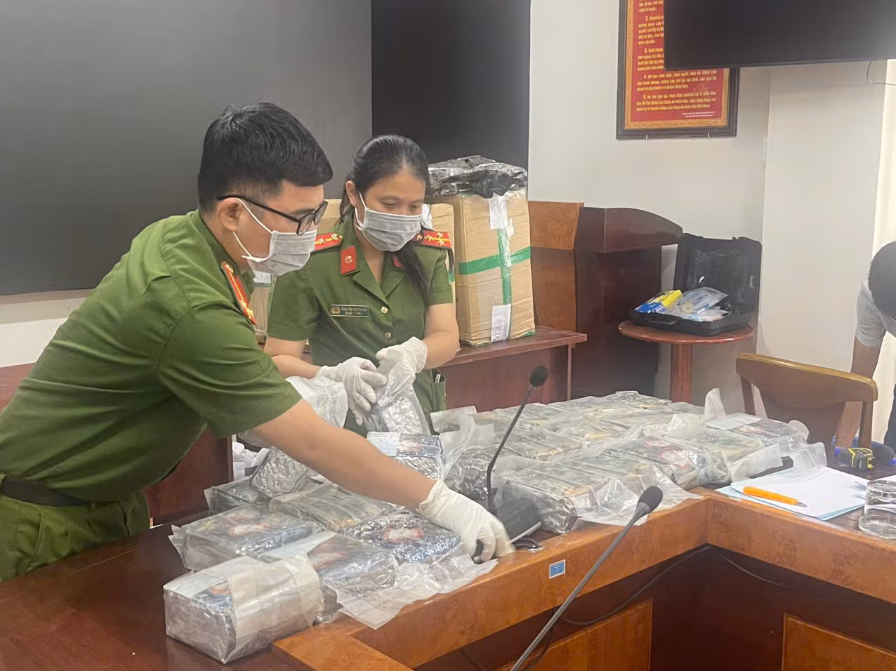 Bộ Công an triêt phá đường dây ma túy do các nghi phạm đang bị truy nã quốc tế cầm đầu -0