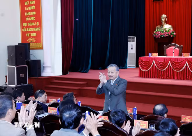 Tổng Bí thư: Tập trung phát triển nông nghiệp xanh, giá trị cao, xây dựng kinh tế nông thôn hiện đại Tiếp xúc cử tri 3 xã ở Hưng Yên, Tổng Bí thư Tô Lâm chỉ đạo các xã cần tổ chức sản xuất theo chuỗi giá trị; phát triển kinh tế hợp tác, hợp tác xã kiểu mới, kết hợp nông nghiệp với dịch vụ, du lịch sinh thái... -0