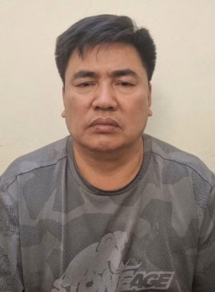 Khởi tố đối tượng đẩy Cảnh sát giao thông vào đầu xe tải về tội giết người -0