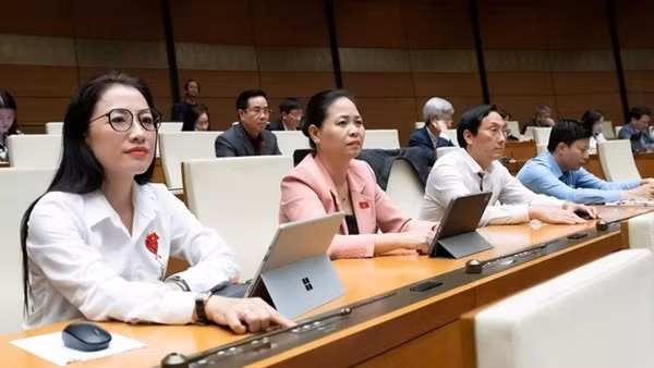 Giữ nguyên quyền nhận quà của người bị tạm giữ, tạm giam