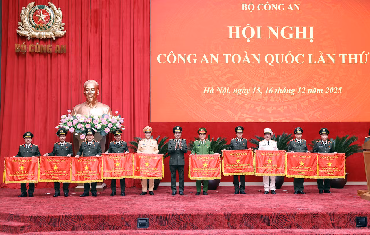 Trao tặng Huân chương, danh hiệu 