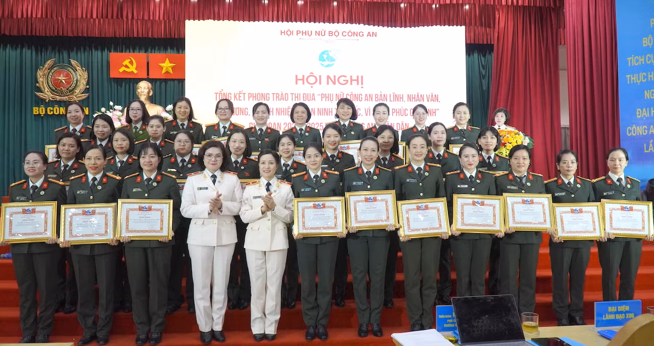 Nâng cao hiệu quả các phong trào thi đua trong Phụ nữ CAND -1