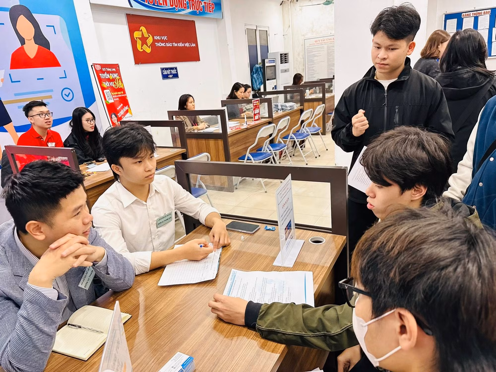 Rộn ràng tuyển dụng lao động cuối năm -0