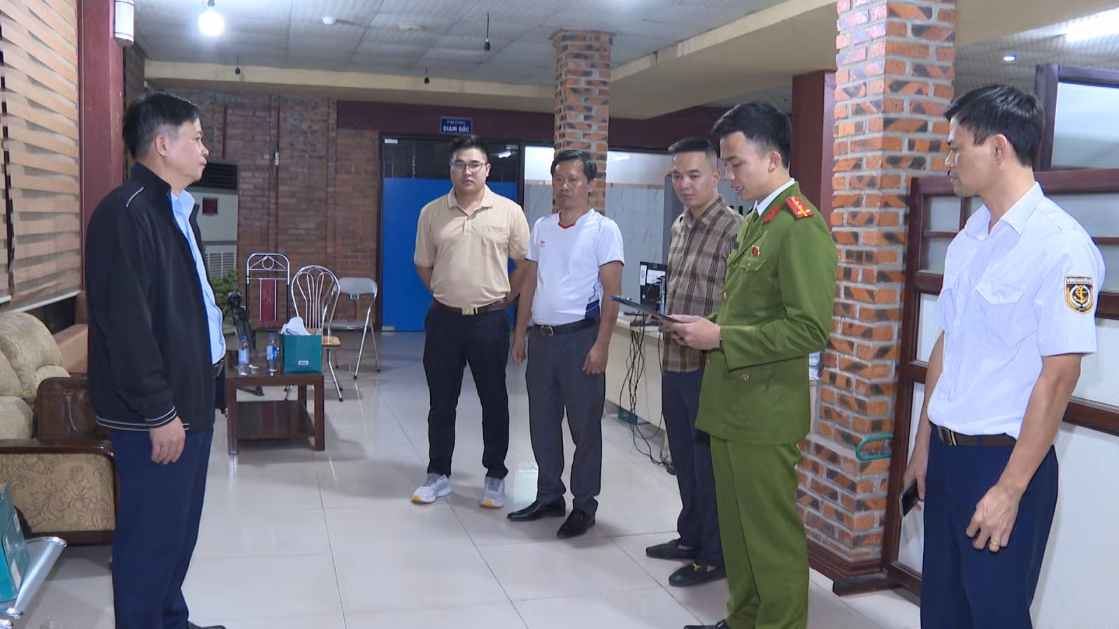 Hàng loạt cán bộ Cảng vụ hàng hải Thanh Hóa bị khởi tố vì nhận hối lộ -0