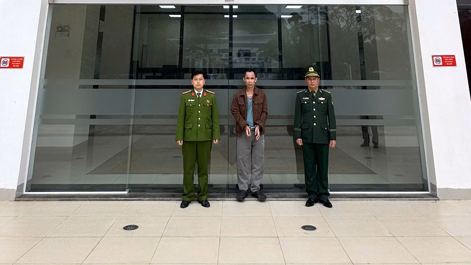 Công an xã lên biên giới bắt đối tượng truy nã -0