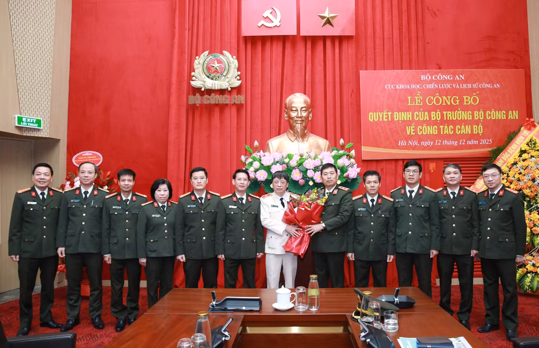 Công bố Quyết định về công tác cán bộ tại Cục Truyền thông CAND và Cục Khoa học, Chiến lược và Lịch sử Công an -0