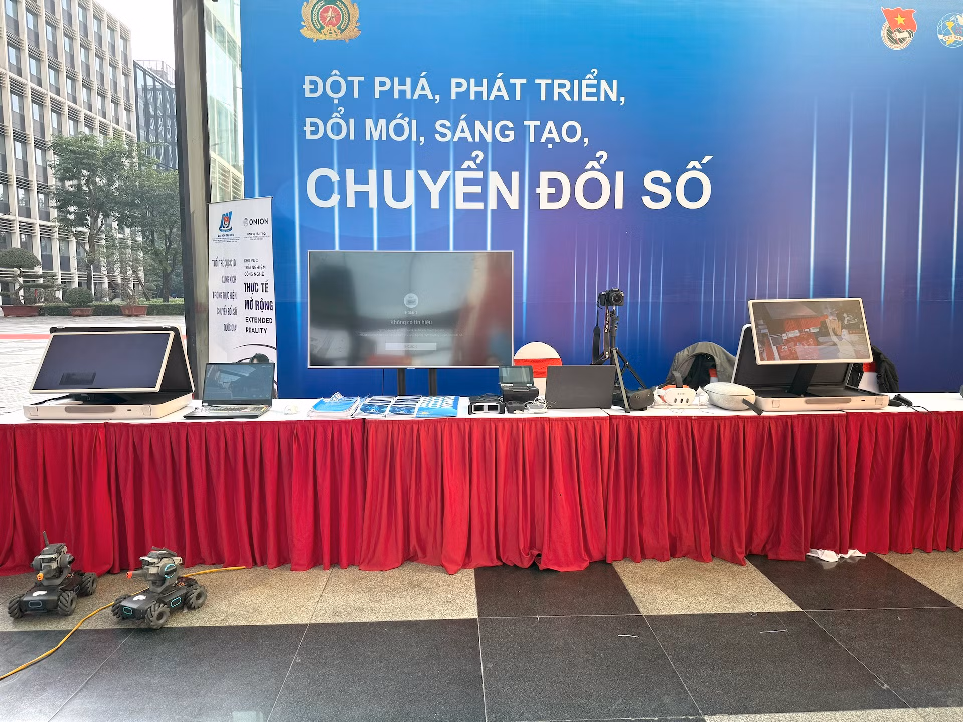 Khai mạc Triển lãm “Tiên phong trong kỷ nguyên số” và Triển lãm ảnh “Tự hào vững tin theo Đảng” -4