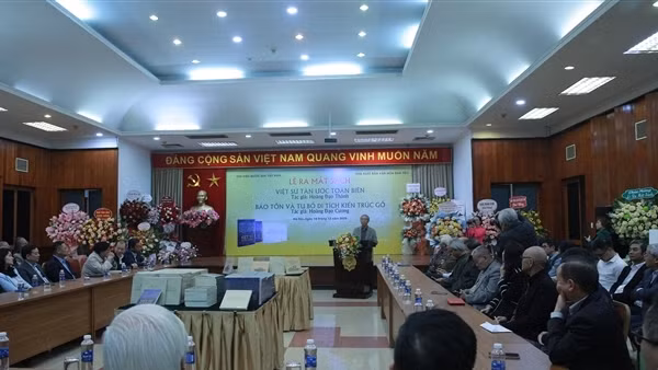 Ra mắt sách của học giả Hoàng Đạo Thành và chắt Hoàng Đạo Cương