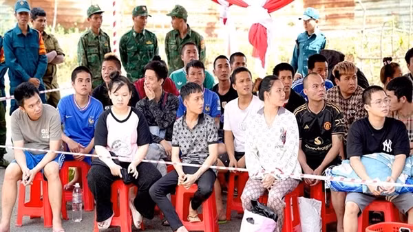 Trở về từ “địa ngục việc nhẹ, lương cao”