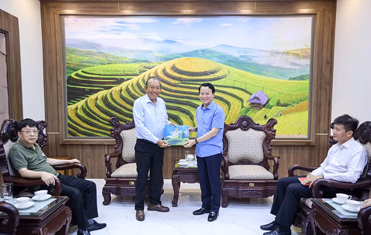 Trao yêu thương đến với học sinh, người dân nghèo vùng cao Yên Bái -0