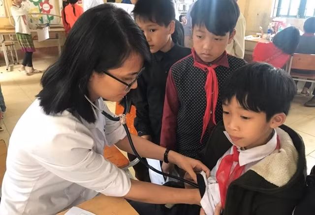 Lo ngại dịch sốt xuất huyết, tay chân miệng, viêm não bùng phát -0