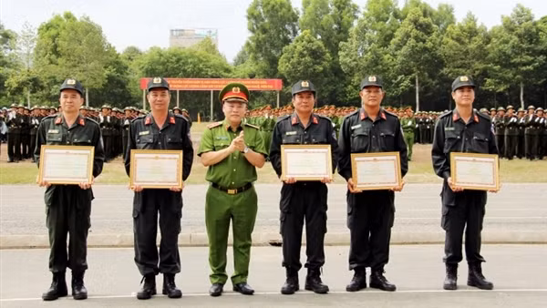 Mãn nhãn với màn võ thuật của các chiến sĩ mới trên thao trường ảnh 9