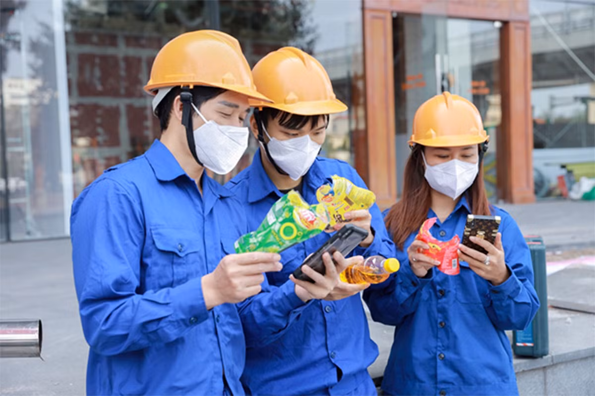 Khách hàng thứ 3 của Number 1 trúng giải thưởng 100 triệu đồng -1