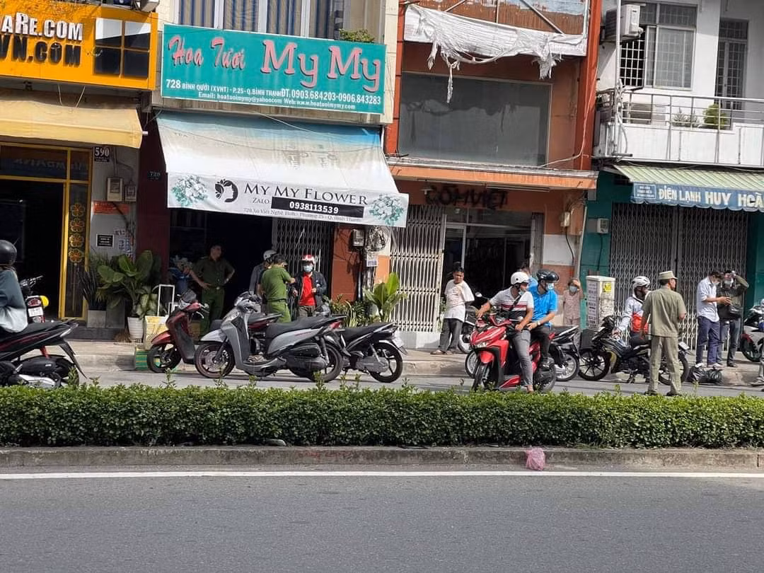 Nghiện game, thiếu tiền xài, đối tượng dùng búa cướp tiệm vàng -0