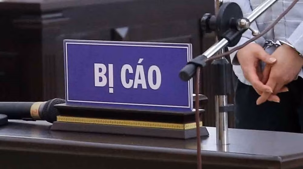 Đưa người trốn đi nước ngoài, hai vợ chồng lĩnh án tù -0