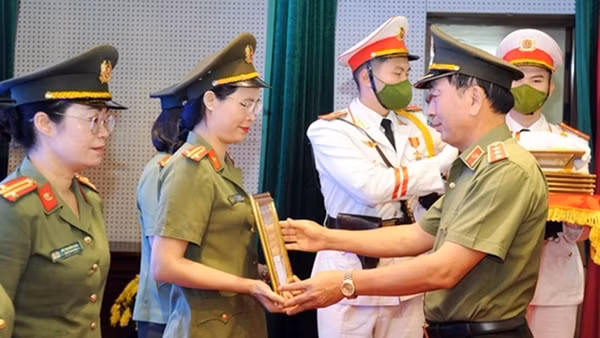 Nỗ lực học tập, làm theo 6 điều Bác Hồ dạy CAND
