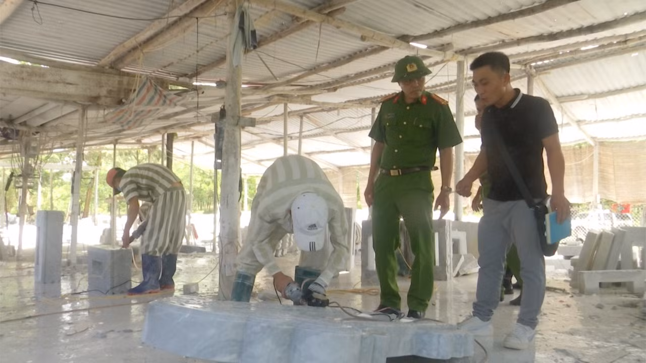 Dạy nghề giúp phạm nhân có điều kiện hoàn lương -0