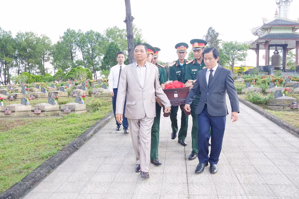 Truy điệu và an táng 16 hài cốt liệt sĩ hy sinh tại chiến trường Lào -0