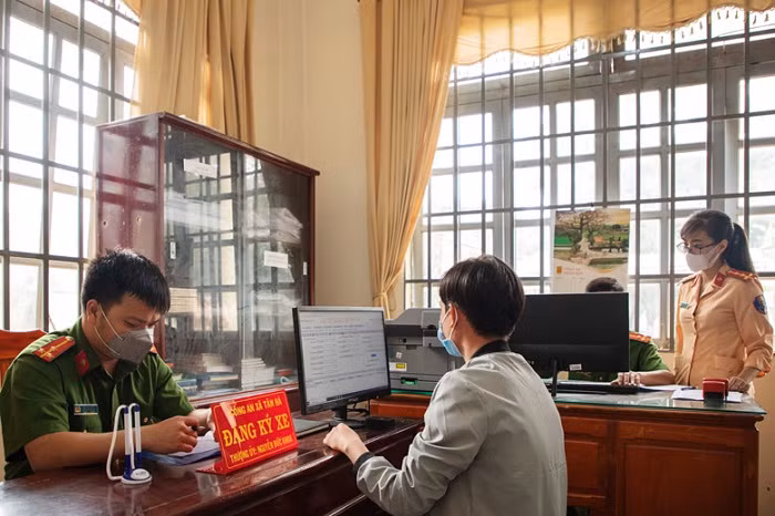 Chấm dứt cảnh người dân đi 200km để đăng ký xe ôtô -0