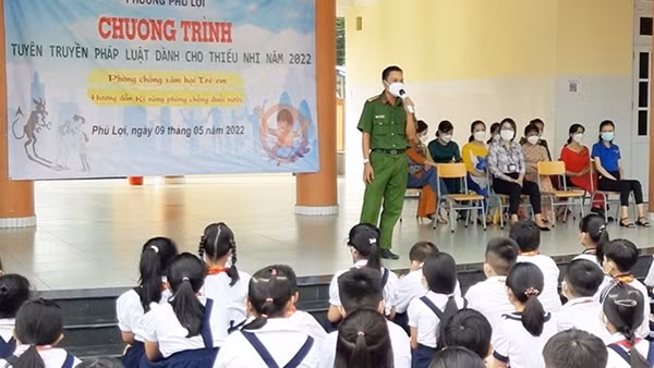 Công an Nghệ An đẩy mạnh tuyên truyền pháp luật tại địa bàn biên giới ảnh 4