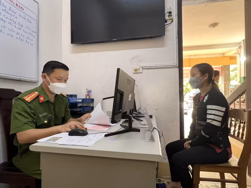 Ngày đầu triển khai phân cấp đăng ký ô tô, mô tô, xe máy tại nhiều địa phương -0