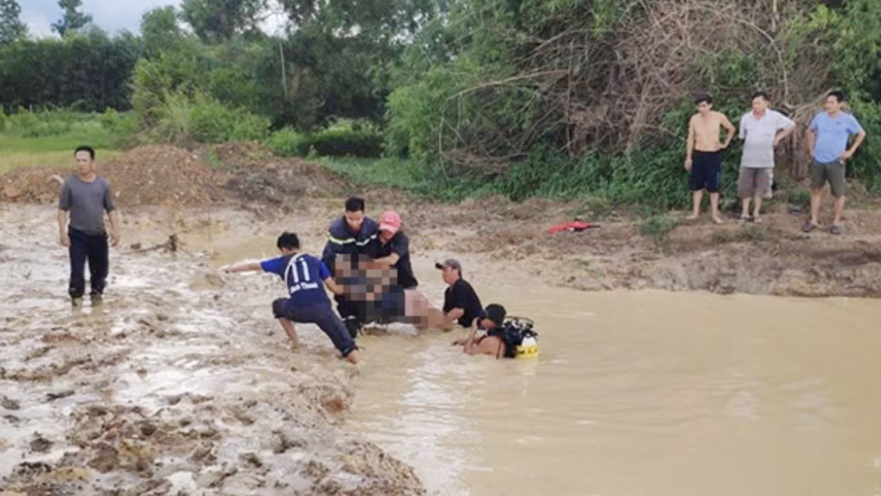 Ba học sinh đuối nước thương tâm do tắm ao -0